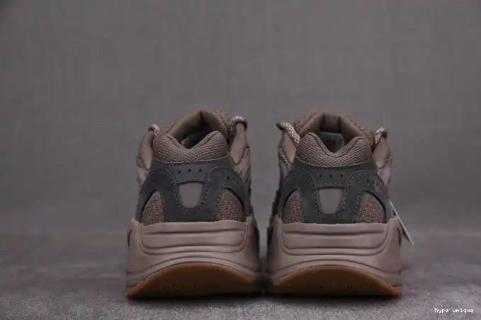 hype V2 'Mauve' 700 Yeezy Boost GZ0724 ADIDAS 0513